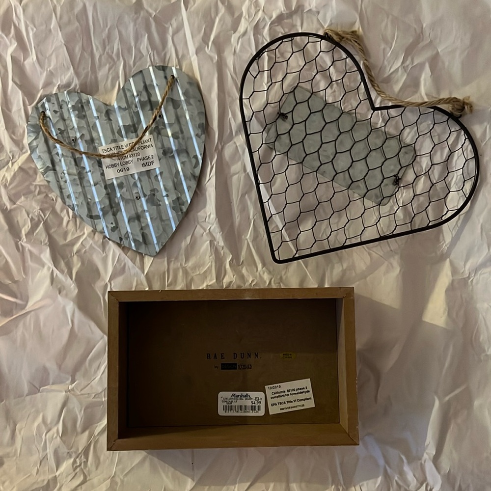 Valentine’s Day Bundle Heart Wall Art Set - Pink, Red, Metal - Picture 2 of 2